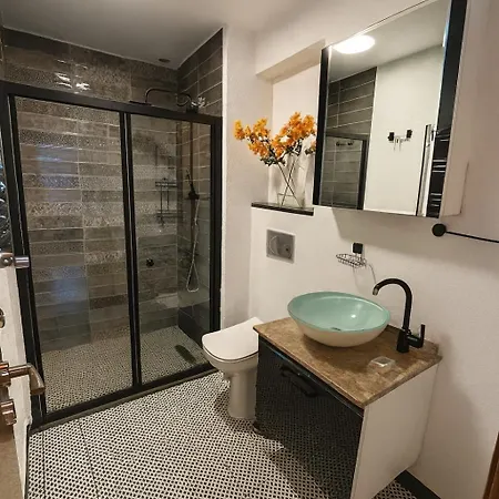 Guestport No 1 Luxury 75 M2 Suite, 2 Bathrooms Daire *