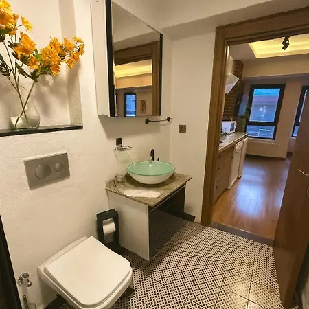 Guestport No 1 Luxury 75 M2 Suite, 2 Bathrooms * İstanbul